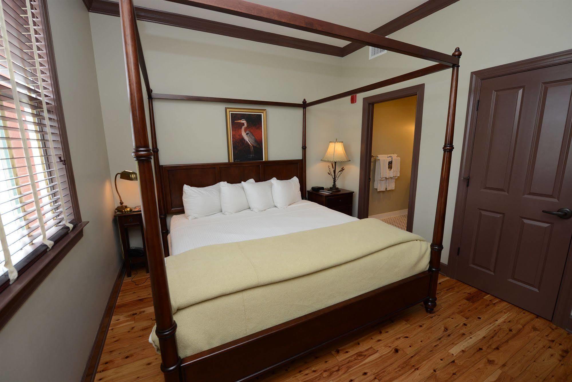 Water Street Hotel & Marina, Ascend Hotel Collection アパラチコラ エクステリア 写真