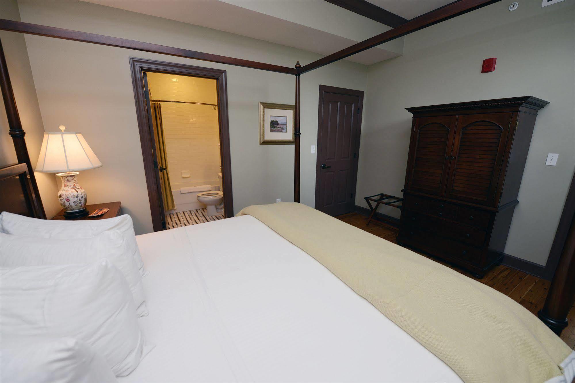 Water Street Hotel & Marina, Ascend Hotel Collection アパラチコラ エクステリア 写真